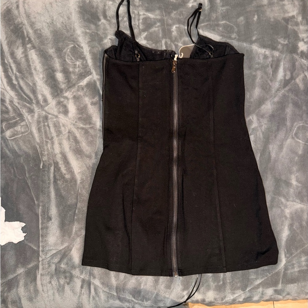 Elegant Black Lace-Up Dress - Picture 5 of 5